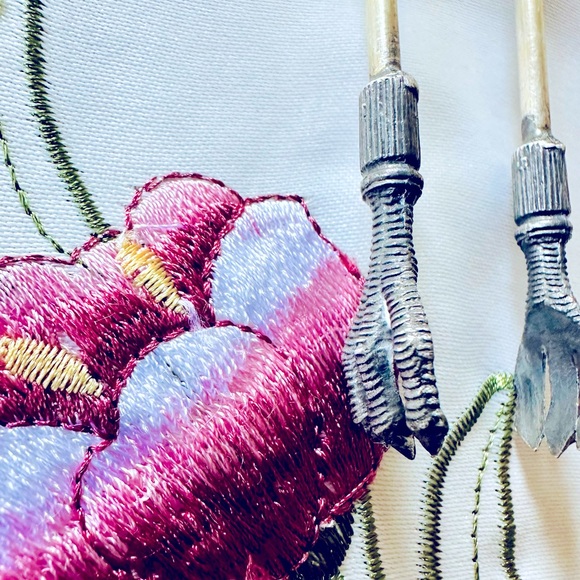 Antique Victorian Silver Plate Talon Claw Pickle
Castor Tongs Circa 1890 - Picture 3 of 4